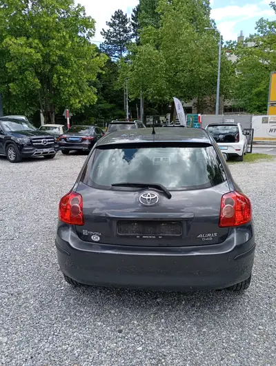 Toyota Auris 1.4 D-4D Linea Luna — Berline compacte fiable, faible consommation diesel — Miniature 11