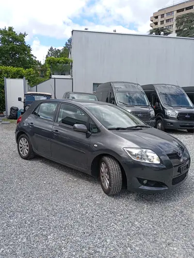 Toyota Auris 1.4 D-4D Linea Luna — Berline compacte fiable, faible consommation diesel — Miniature 13