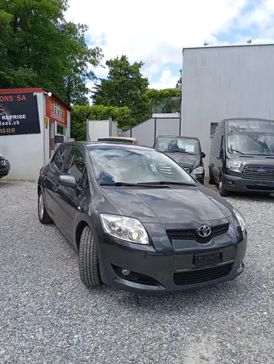 Toyota Auris 1.4 D-4D Linea Luna — Berline compacte fiable, faible consommation diesel — Miniature 14