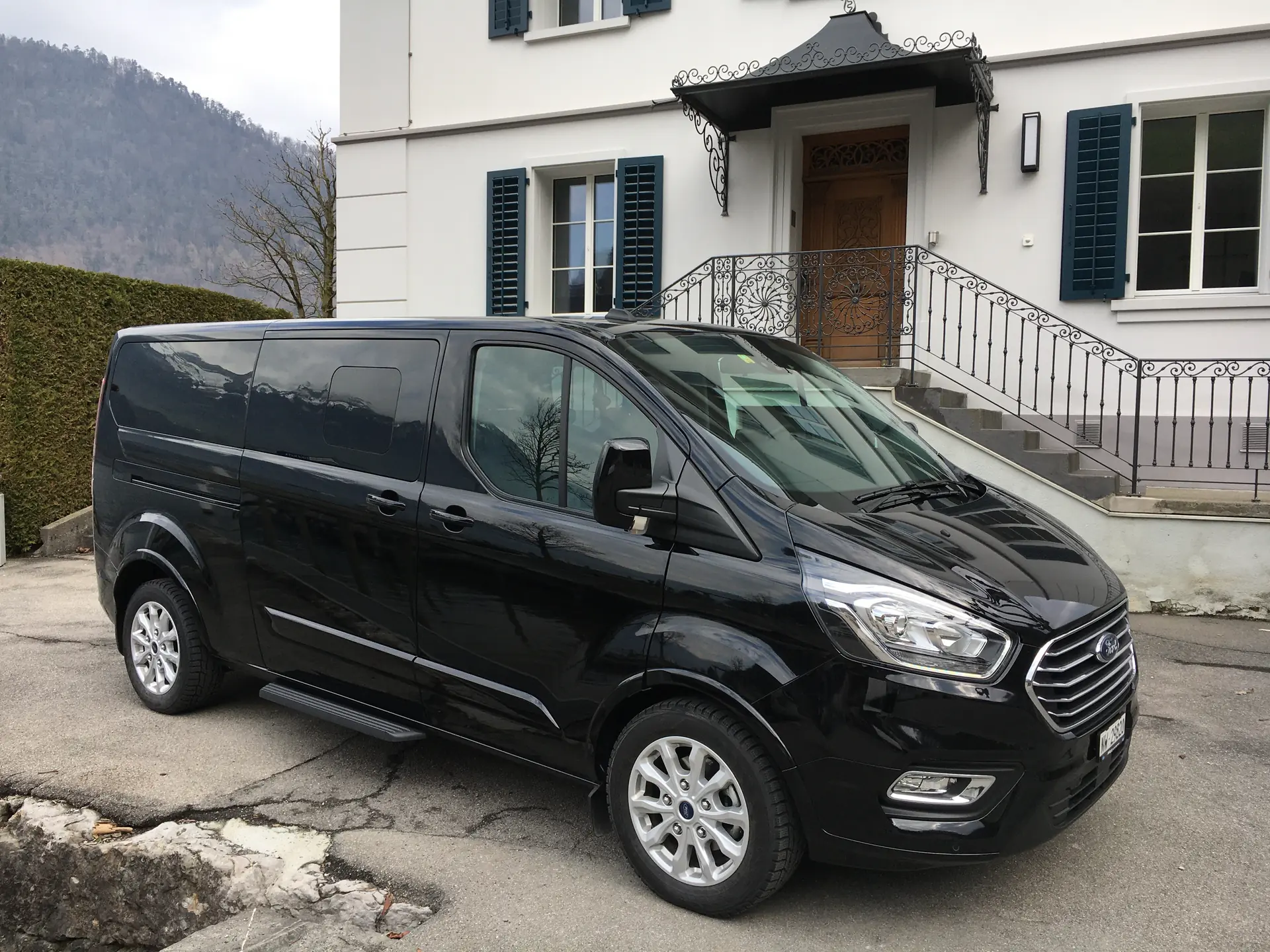 Ford Tourneo Custom 2.0 TDCi 130 — Monospace 8 places, diesel économique