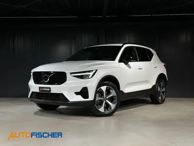 Volvo XC40 B3 Mild Hybrid — SUV compact élégant, très peu kilométré — exterior view
