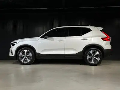 Volvo XC40 B3 Mild Hybrid — SUV compact élégant, très peu kilométré — Thumbnail 9