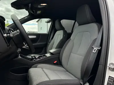 Volvo XC40 B3 Mild Hybrid — SUV compact élégant, très peu kilométré — Thumbnail 10