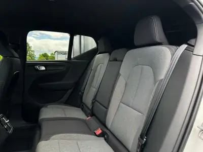 Volvo XC40 B3 Mild Hybrid — SUV compact élégant, très peu kilométré — Thumbnail 12