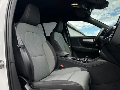 Volvo XC40 B3 Mild Hybrid — SUV compact élégant, très peu kilométré — Thumbnail 11