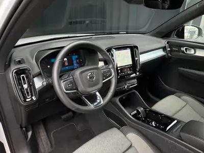 Volvo XC40 B3 Mild Hybrid — SUV compact élégant, très peu kilométré — Thumbnail 13