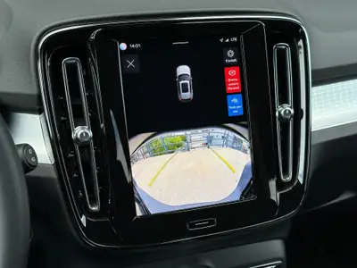 Volvo XC40 B3 Mild Hybrid — SUV compact élégant, très peu kilométré — Thumbnail 19