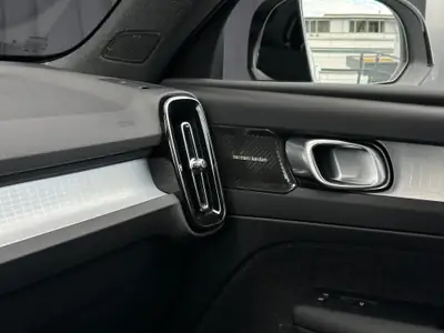 Volvo XC40 B3 Mild Hybrid — SUV compact élégant, très peu kilométré — Thumbnail 23