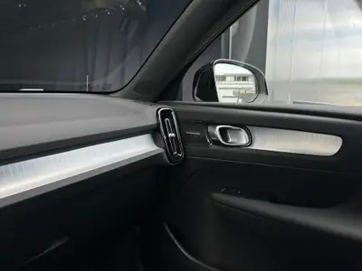 Volvo XC40 B3 Mild Hybrid — SUV compact élégant, très peu kilométré — Thumbnail 22