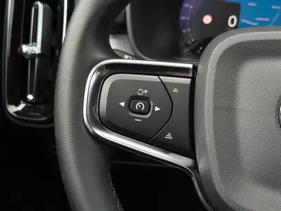Volvo XC40 B3 Mild Hybrid — SUV compact élégant, très peu kilométré — Thumbnail 24