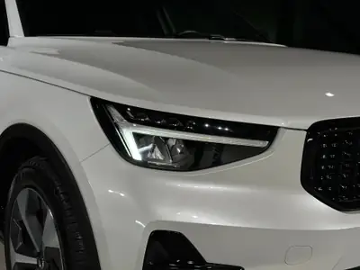 Volvo XC40 B3 Mild Hybrid — SUV compact élégant, très peu kilométré — Thumbnail 27