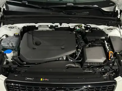 Volvo XC40 B3 Mild Hybrid — SUV compact élégant, très peu kilométré — Thumbnail 26