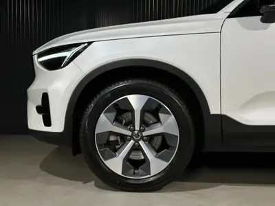Volvo XC40 B3 Mild Hybrid — SUV compact élégant, très peu kilométré — Thumbnail 29