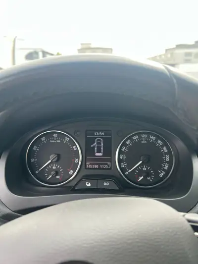 Skoda Rapid 1.4 TSI Ambition DSG — Break pratique, moteur performant, état impeccable — Miniatura 8