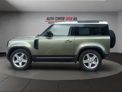Land Rover Defender 90 3.0D I6 250 — SUV robuste, caméra 360° et attelage renforcé — rear view