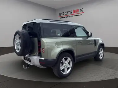 Land Rover Defender 90 3.0D I6 250 — SUV robuste, caméra 360° et attelage renforcé — detail