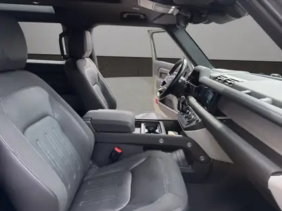 Land Rover Defender 90 3.0D I6 250 — SUV robuste, caméra 360° et attelage renforcé — Thumbnail 11
