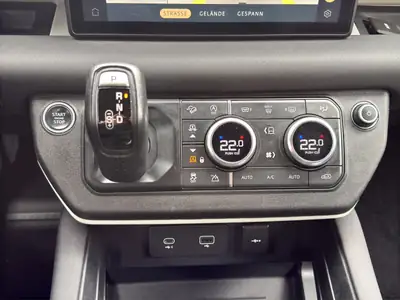 Land Rover Defender 90 3.0D I6 250 — SUV robuste, caméra 360° et attelage renforcé — Thumbnail 19
