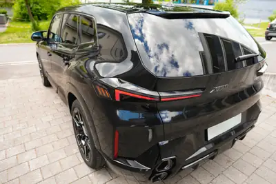 BMW XM50e — SUV hybride rechargeable haute performance, 21500 km seulement — intérieur