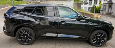 BMW XM50e — SUV hybride rechargeable haute performance, 21500 km seulement — tableau de bord