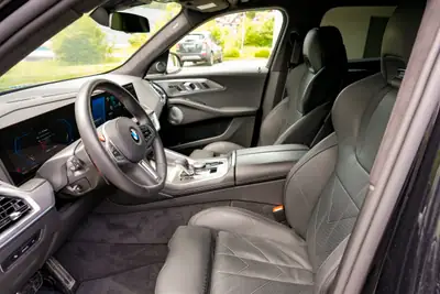 BMW XM50e — SUV hybride rechargeable haute performance, 21500 km seulement — Miniature 9
