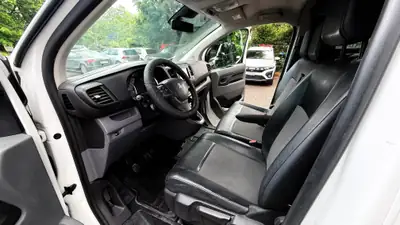 Peugeot Expert 2.0 BlueHDi 150 — Fourgon fiable, 138 000 km, sans sinistre — Miniature 11