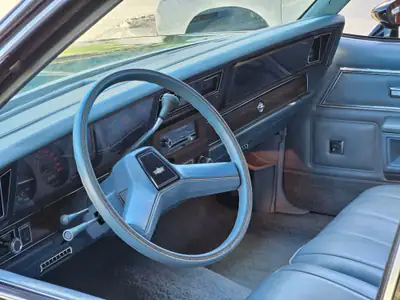 Chevrolet Caprice 1978 — Corbillard authentique, 90'798 km, V8 5.7L — Miniatura 8