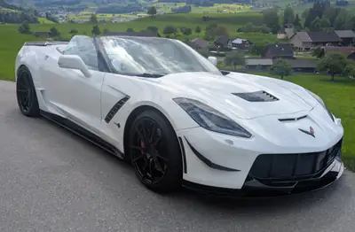 Chevrolet Corvette C7 Stingray Cabrio Z51 — Muscle car légendaire, kit carrosserie et jantes forgées — vista esterna