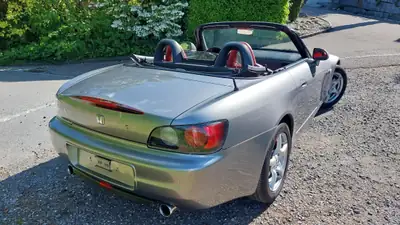 Honda S2000 2.0 16V — Roadster sportif culte, moteur haute révolution 240 ch — vista posteriore