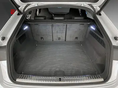 Audi SQ8 TFSI Quattro — SUV haute performance 508 ch, 11'000 km seulement — arrière