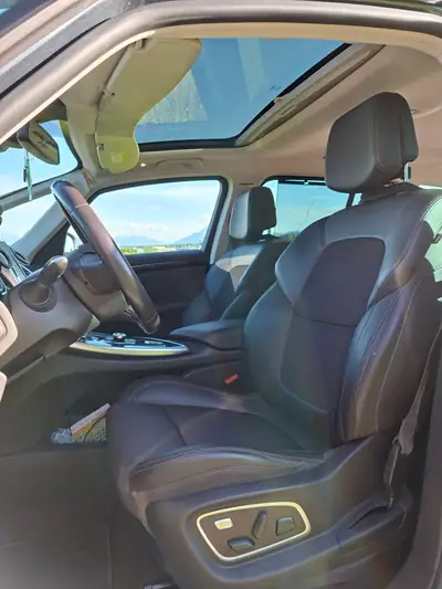 Renault Espace 1.8 TCe 225 — 7 places, toit panoramique, équipement premium — interior