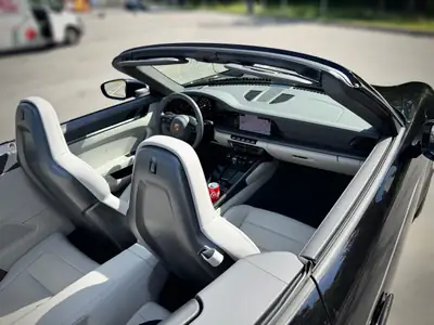 Porsche 911 4S Cabriolet — Sportive décapotable, 450 ch et seulement 44'000 km — vista posteriore