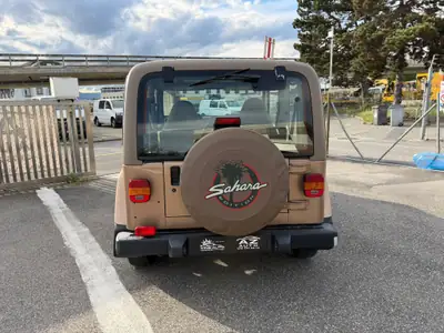 Jeep Wrangler 4.0 Sahara Hardtop — Légende tout-terrain, expertise du jour — Armaturenbrett