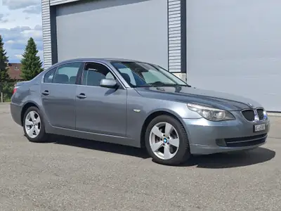 BMW 525 xi Premium 2009 — Berline élégante Quattro, entretien complet — vue extérieure