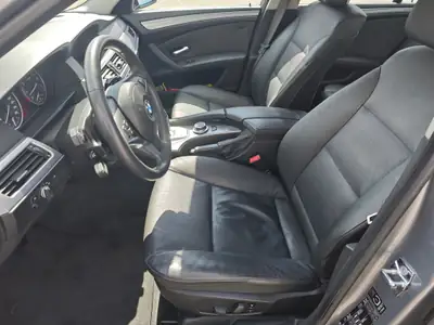 BMW 525 xi Premium 2009 — Berline élégante Quattro, entretien complet — détail