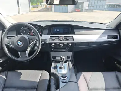 BMW 525 xi Premium 2009 — Berline élégante Quattro, entretien complet — tableau de bord
