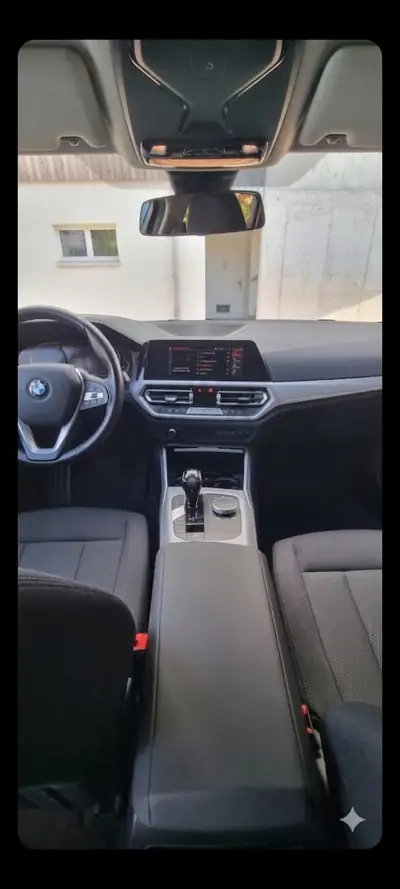 BMW 318d Touring — Berline familiale efficient, révision complète, freins neufs — tableau de bord