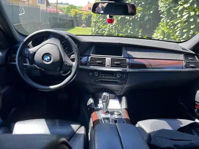 BMW X6 xDrive 40d — SUV coupé premium, 306 ch diesel, finition noir intégral — tableau de bord