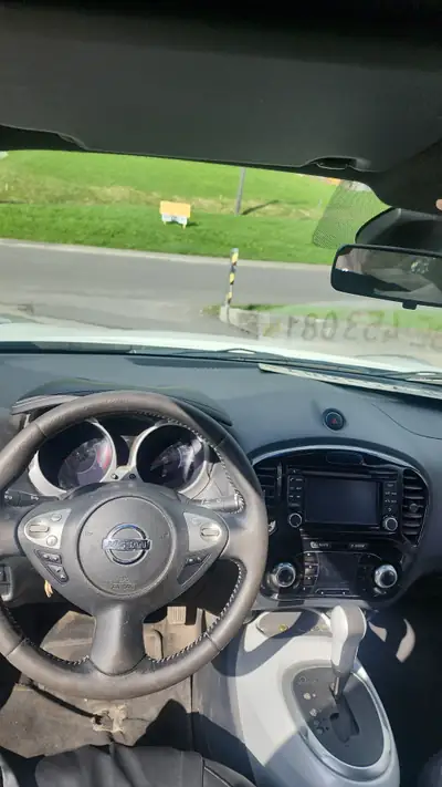 Nissan Juke 1.6 DIG-T Tekna 4x4 — SUV compact dynamique, intégrale et sans accident — interior