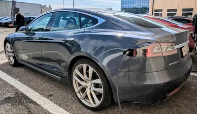 Tesla Model S 90D — Berline électrique haute performance, batterie certifiée 93% SoH — détail