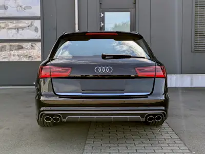 Audi S6 Avant 4.0 TFSI V8 — Berline sportive all-wheel drive, 450 ch garantis — interni