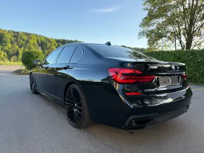BMW 740d xDrive — Berline de prestige diesel, état impeccable et équipement complet — side view