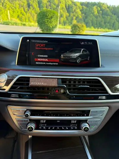 BMW 740d xDrive — Berline de prestige diesel, état impeccable et équipement complet — Thumbnail 10