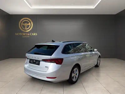 Skoda Octavia Combi 1.5 TSI mHEV — Hybride écologique, 77 000 km, grand coffre — Armaturenbrett