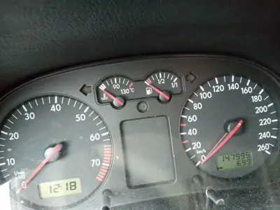 VW Golf Variant 2.0 — Monospace familial fiable, révisions complètes et pneus neufs — Detail