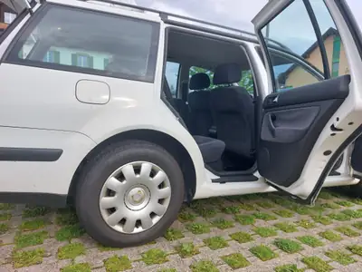 VW Golf Variant 2.0 — Monospace familial fiable, révisions complètes et pneus neufs — Miniatur 17