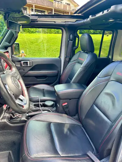 Jeep Wrangler 2.0 Turbo Rubicon Unlimited — 4x4 légendaire, faible kilométrage — Innenraum