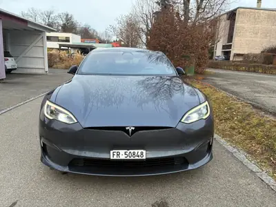 Tesla Model S 2023 — Berline électrique haute performance, 55 000 km seulement — fianco