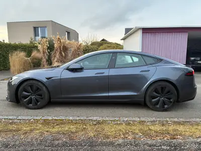 Tesla Model S 2023 — Berline électrique haute performance, 55 000 km seulement — vista esterna