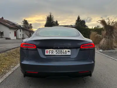 Tesla Model S 2023 — Berline électrique haute performance, 55 000 km seulement — interni